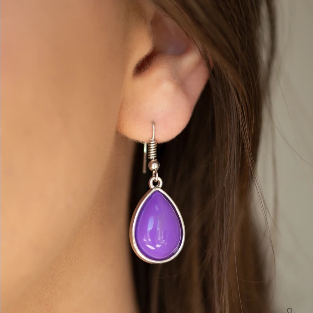 πDrop Zone: Purple Necklace and Earrings - Picture 3 of 4